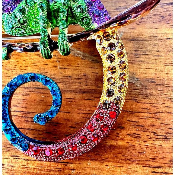 Chameleon Brooch Pin Rhinestones Lizard Gecko New Art Deco Tropical Rain… - Picture 9 of 12